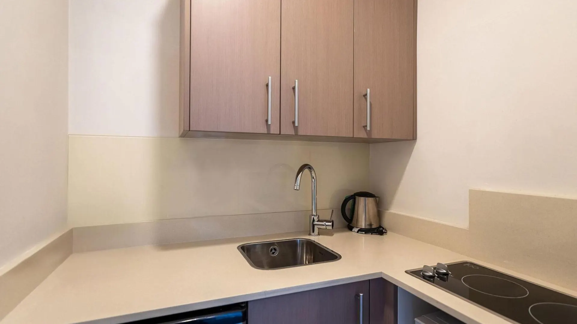 Апарт-отель Mercure Wellington Central City Hotel And Apartments